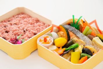 特選二段重・御法（赤飯）